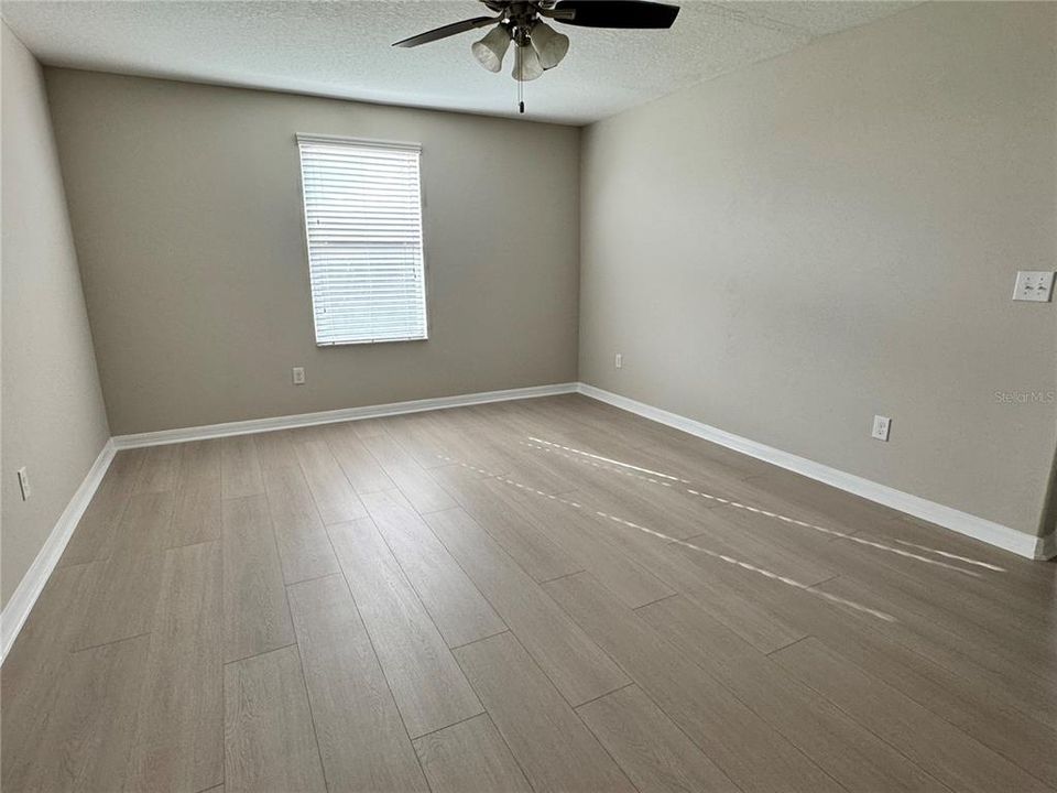 En Venta: $409,800 (5 camas, 2 baños, 2897 Pies cuadrados)