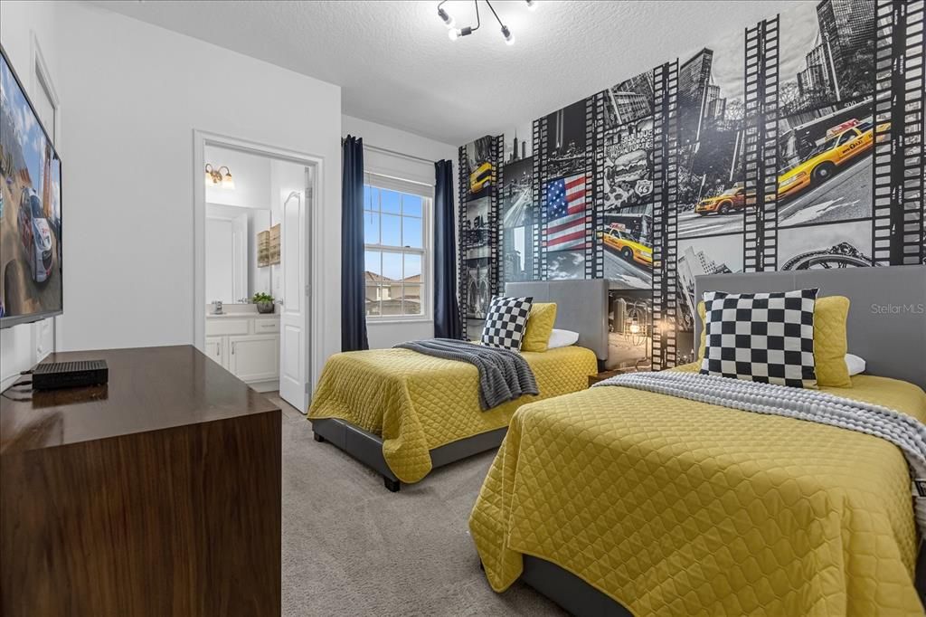 待售: $998,000 (12 贝兹, 11 浴室, 4887 平方英尺)