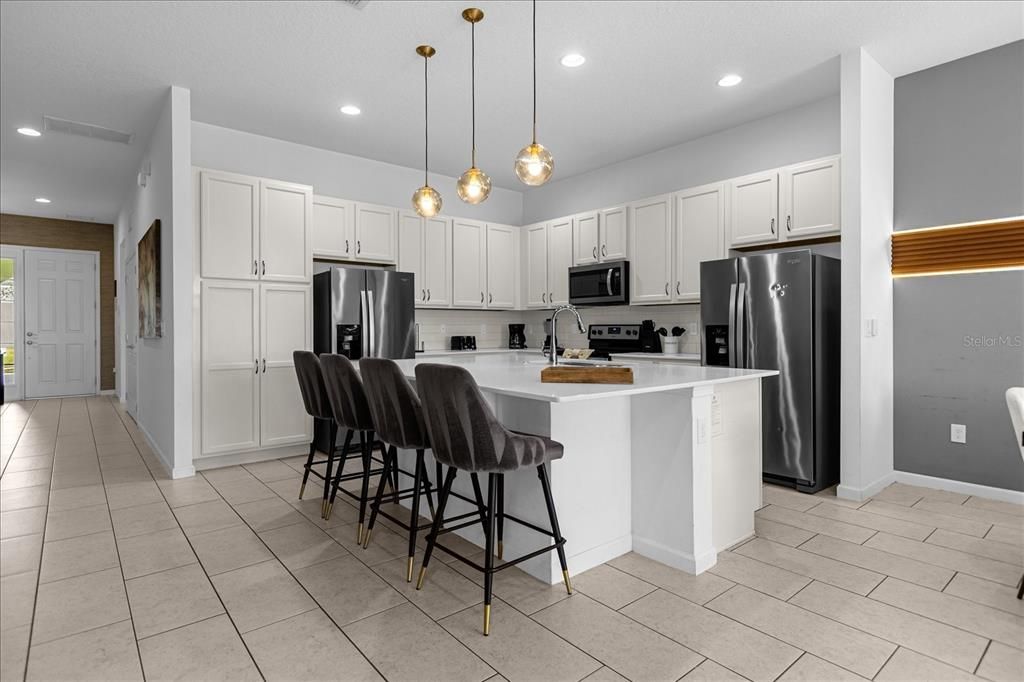 待售: $998,000 (12 贝兹, 11 浴室, 4887 平方英尺)