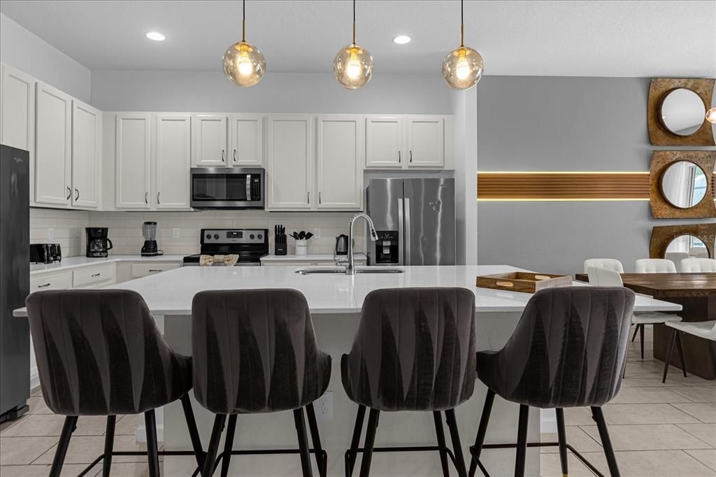 待售: $998,000 (12 贝兹, 11 浴室, 4887 平方英尺)