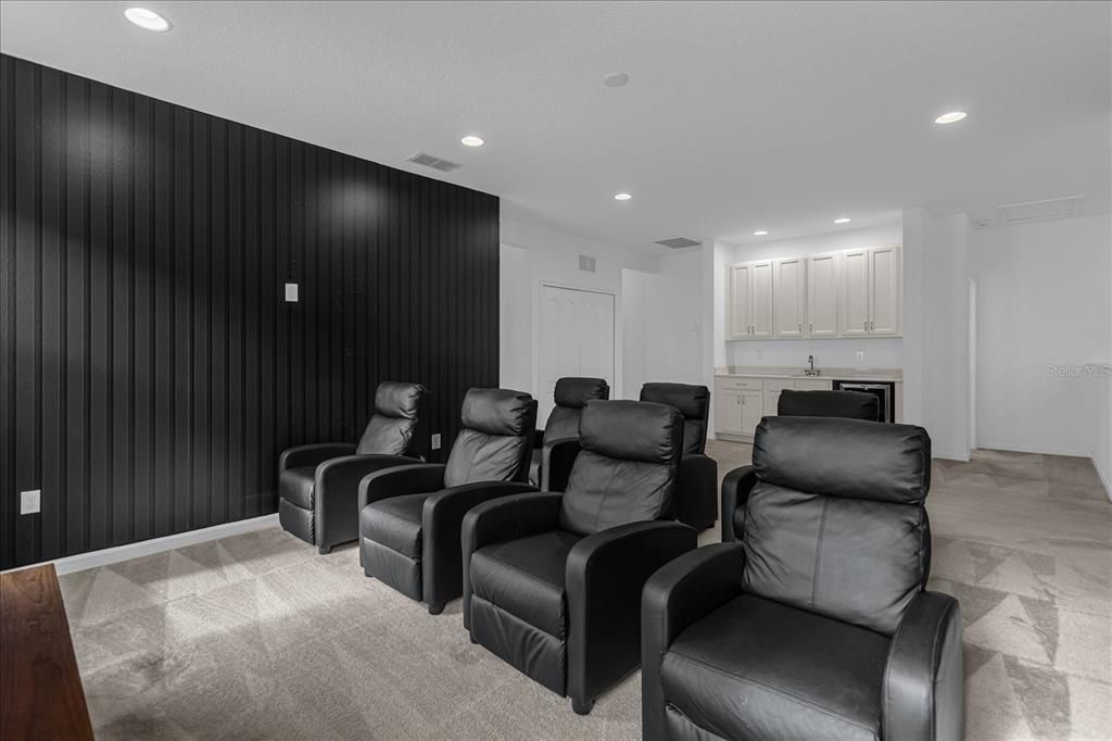 待售: $998,000 (12 贝兹, 11 浴室, 4887 平方英尺)