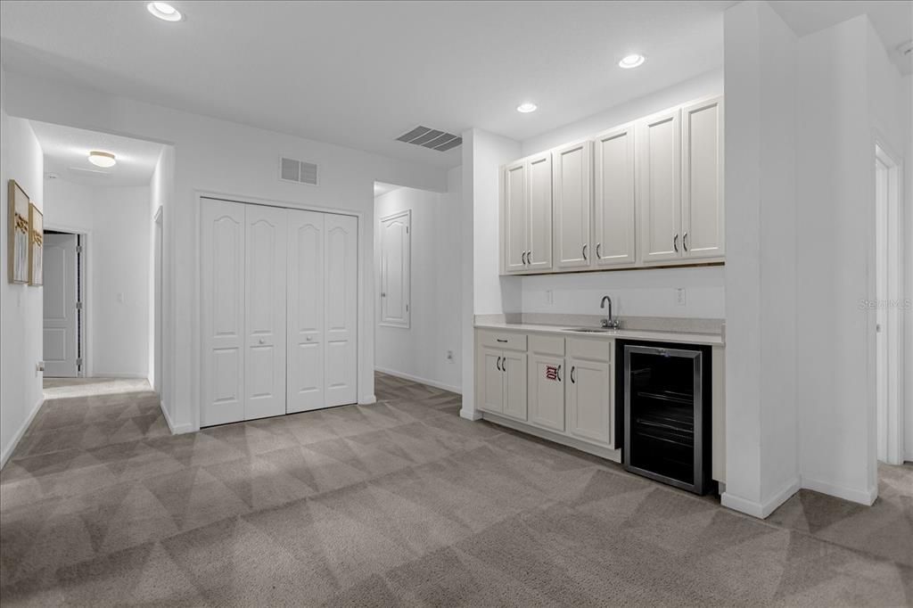 待售: $998,000 (12 贝兹, 11 浴室, 4887 平方英尺)