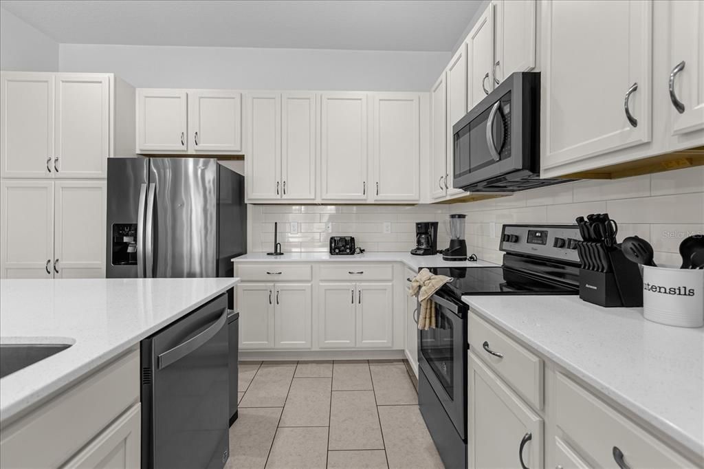 待售: $998,000 (12 贝兹, 11 浴室, 4887 平方英尺)