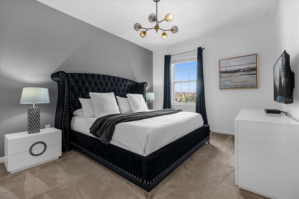 待售: $998,000 (12 贝兹, 11 浴室, 4887 平方英尺)