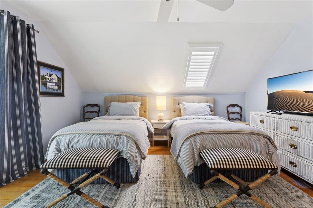 For Sale: $1,324,000 (3 beds, 3 baths, 2430 Square Feet)