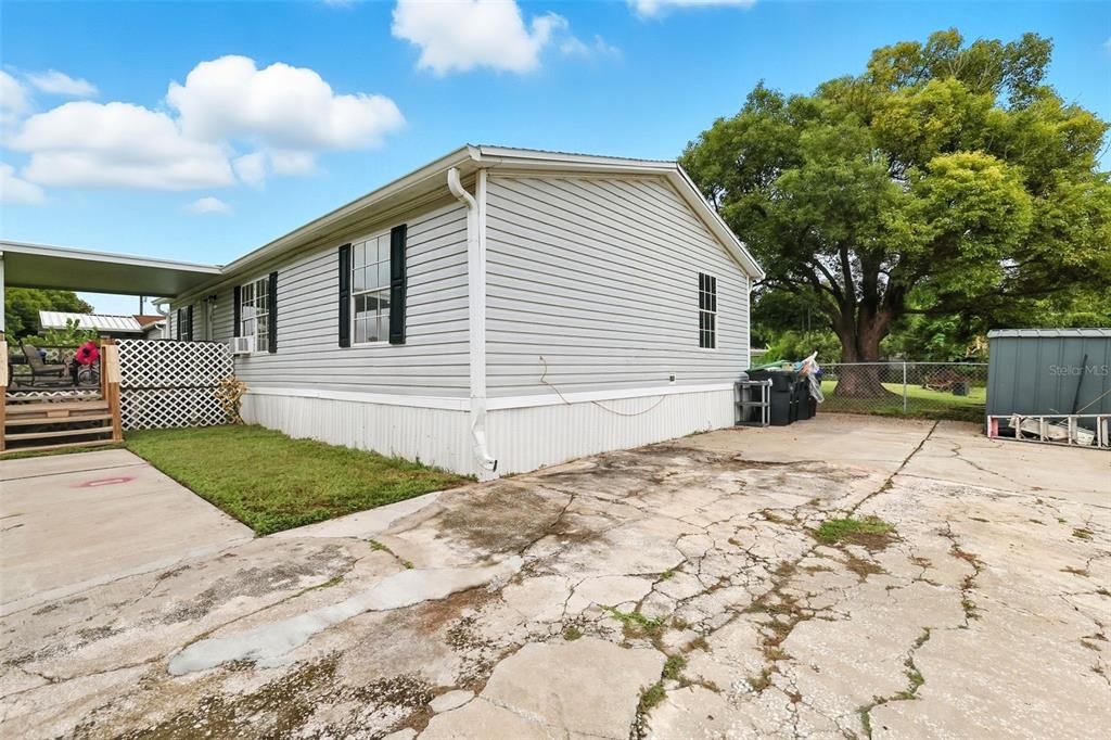 Active With Contract: $199,900 (3 beds, 2 baths, 1056 Square Feet)