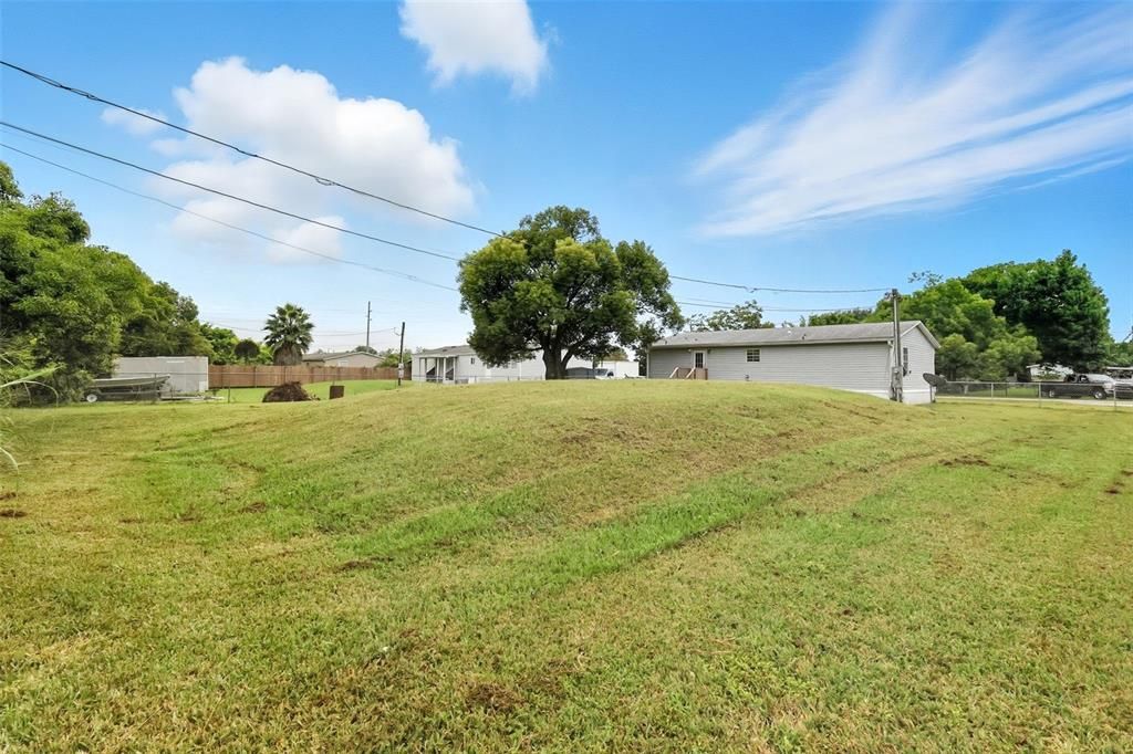 Active With Contract: $199,900 (3 beds, 2 baths, 1056 Square Feet)