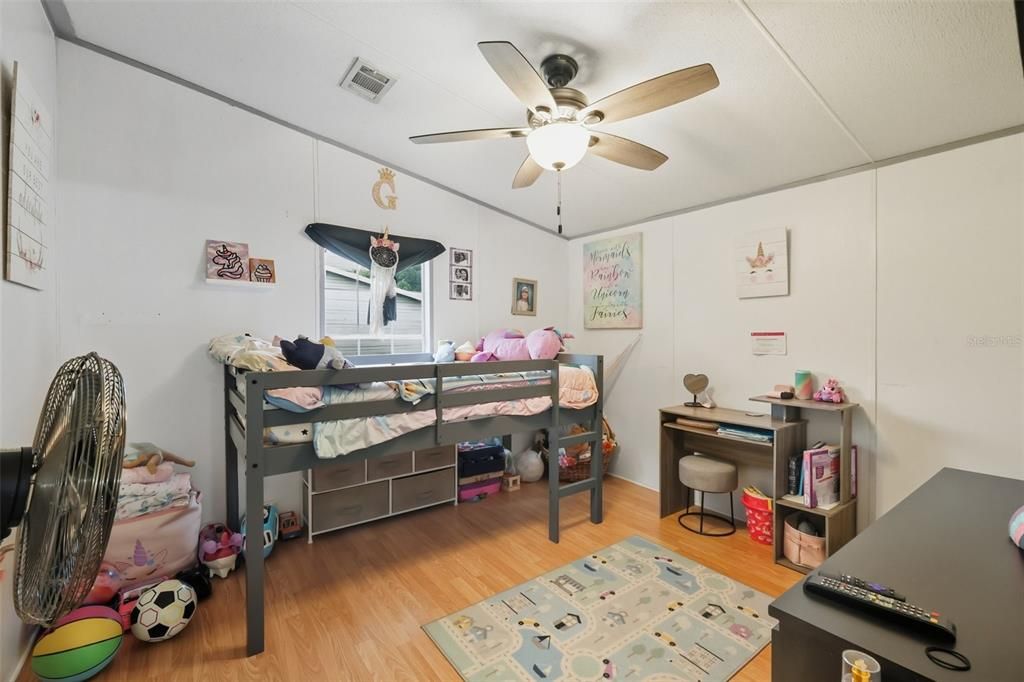 Active With Contract: $199,900 (3 beds, 2 baths, 1056 Square Feet)