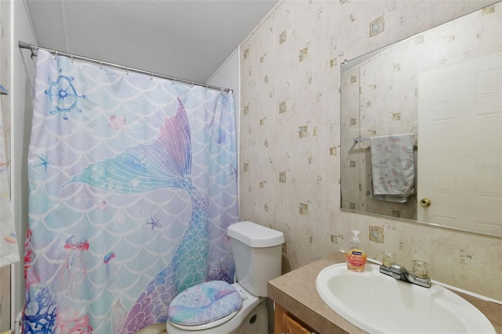 Active With Contract: $199,900 (3 beds, 2 baths, 1056 Square Feet)