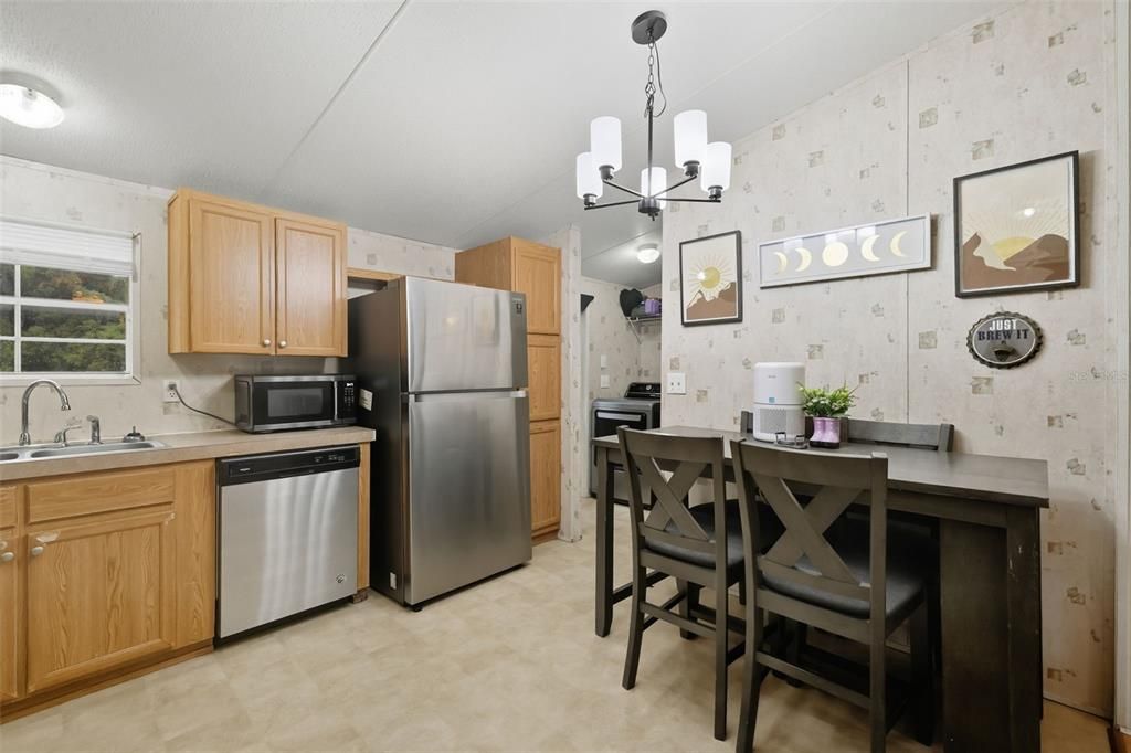 Active With Contract: $199,900 (3 beds, 2 baths, 1056 Square Feet)