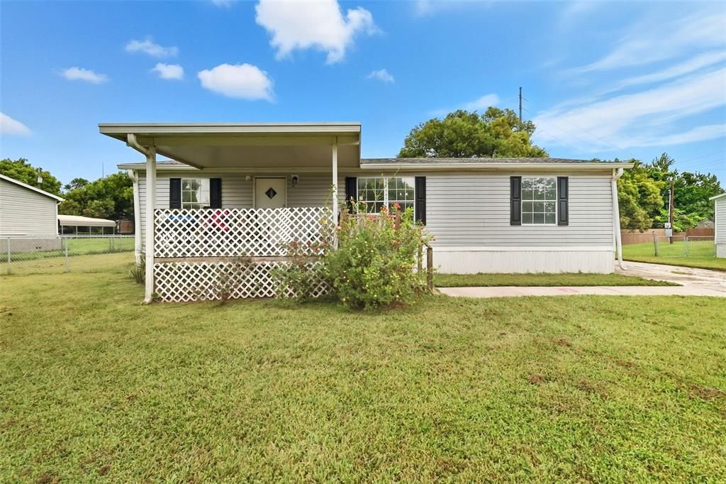 Active With Contract: $199,900 (3 beds, 2 baths, 1056 Square Feet)