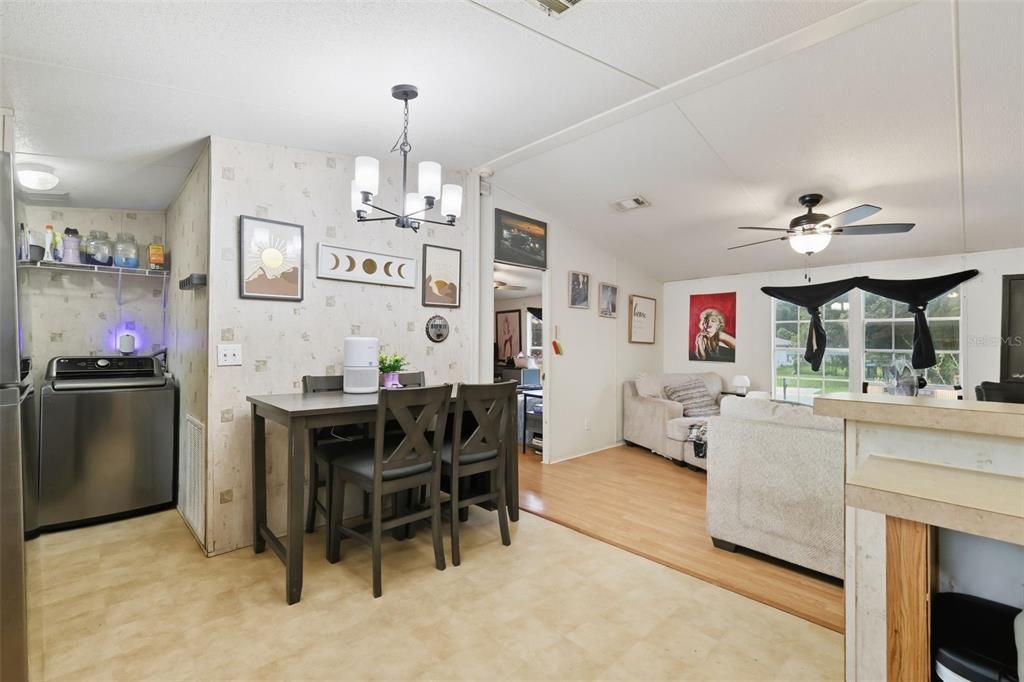 Active With Contract: $199,900 (3 beds, 2 baths, 1056 Square Feet)