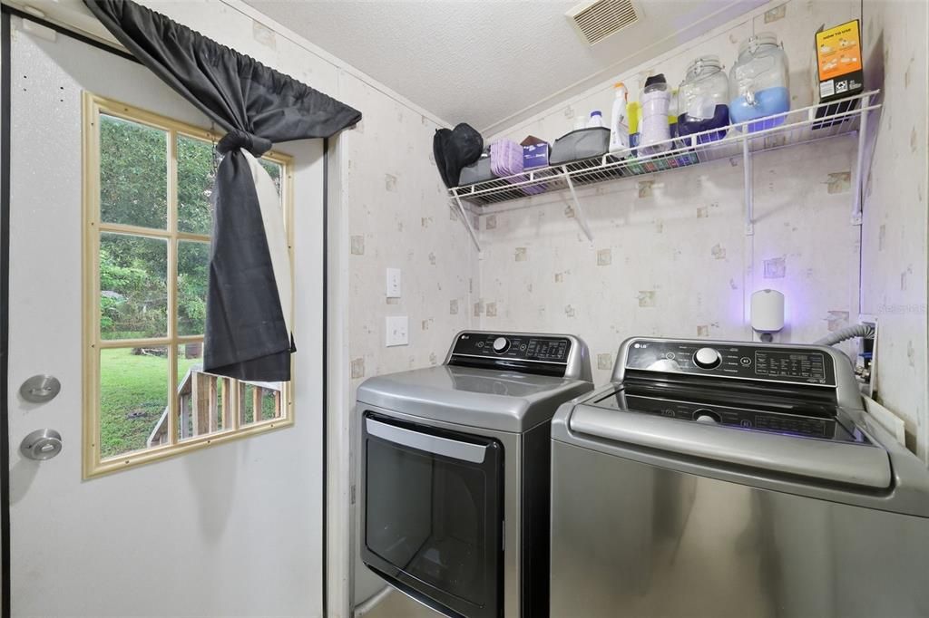 Active With Contract: $199,900 (3 beds, 2 baths, 1056 Square Feet)