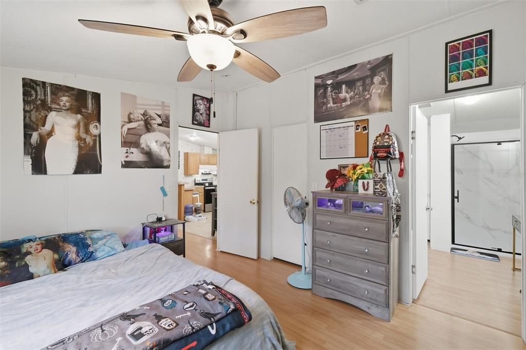 Active With Contract: $199,900 (3 beds, 2 baths, 1056 Square Feet)