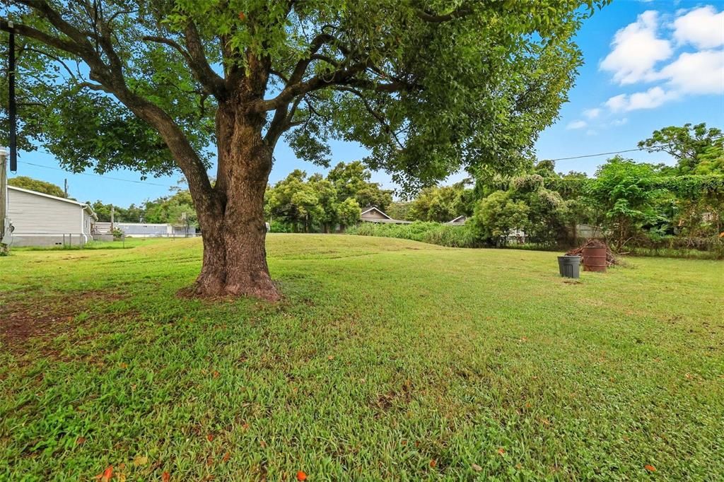 Active With Contract: $199,900 (3 beds, 2 baths, 1056 Square Feet)