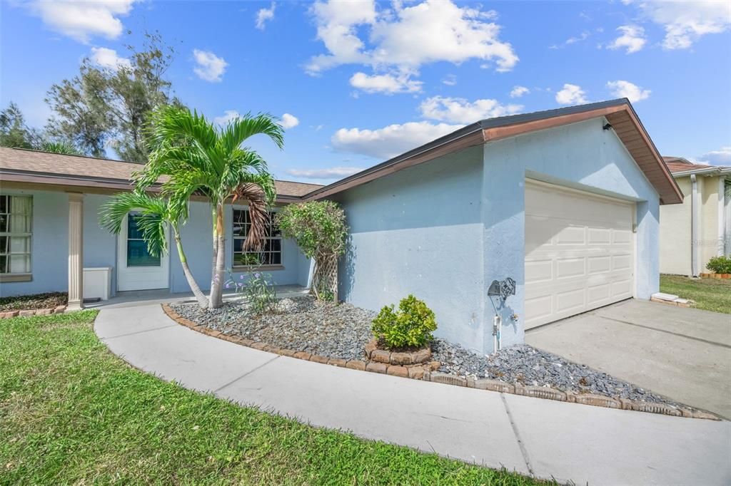 Active With Contract: $274,900 (3 beds, 2 baths, 1337 Square Feet)