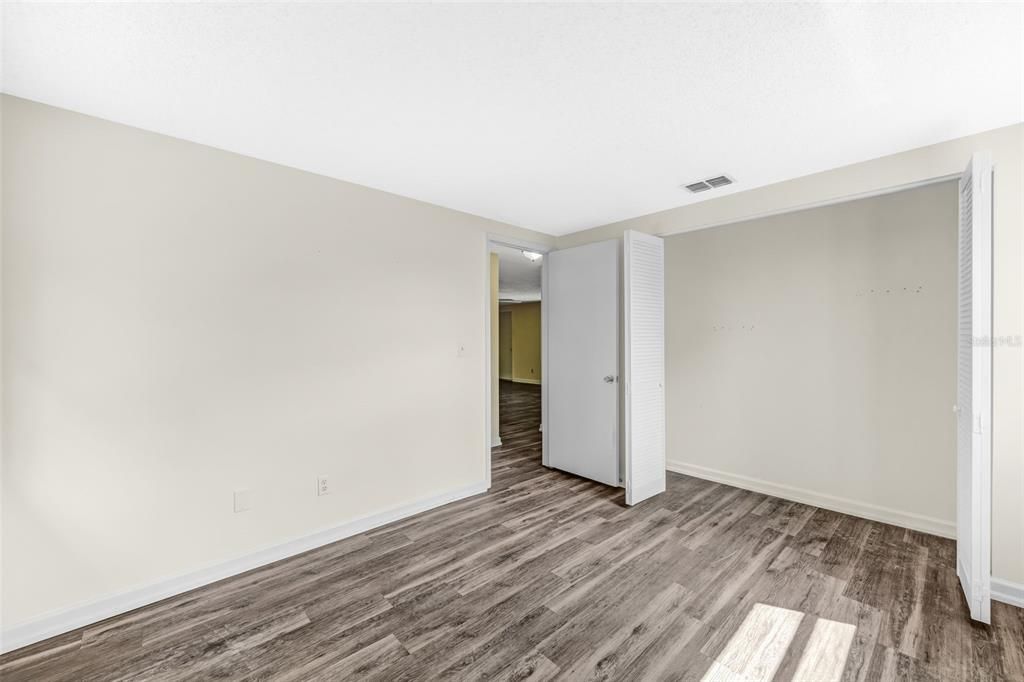 Active With Contract: $274,900 (3 beds, 2 baths, 1337 Square Feet)