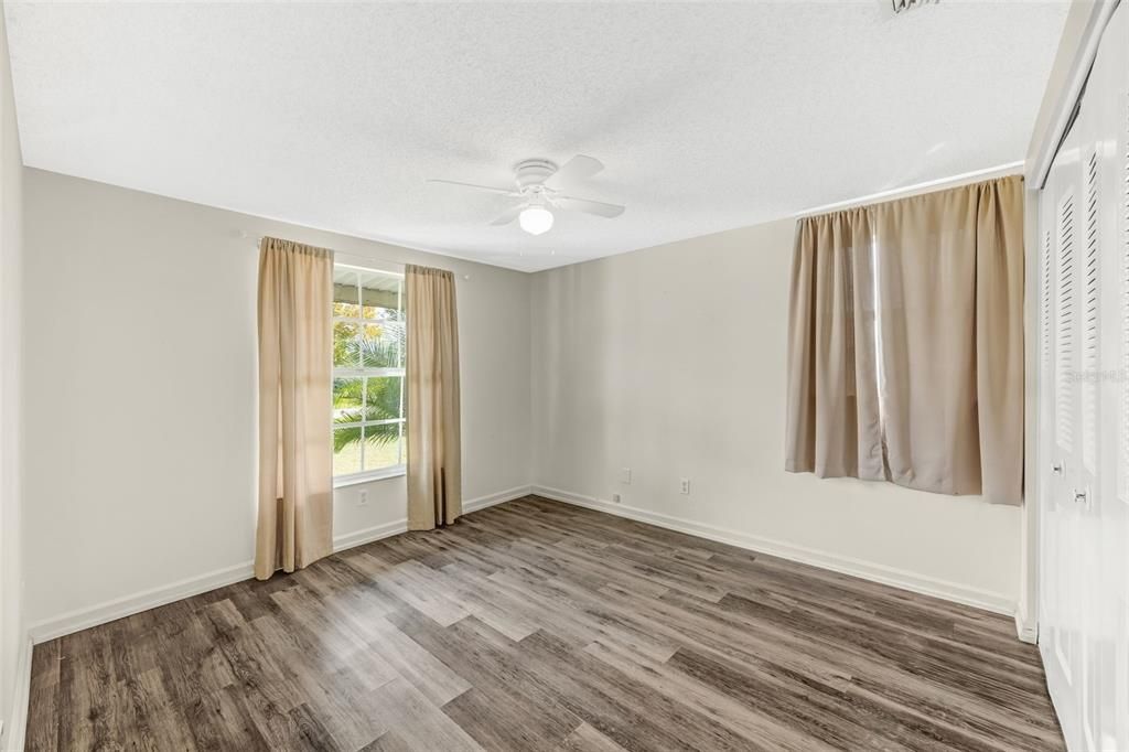 Active With Contract: $274,900 (3 beds, 2 baths, 1337 Square Feet)