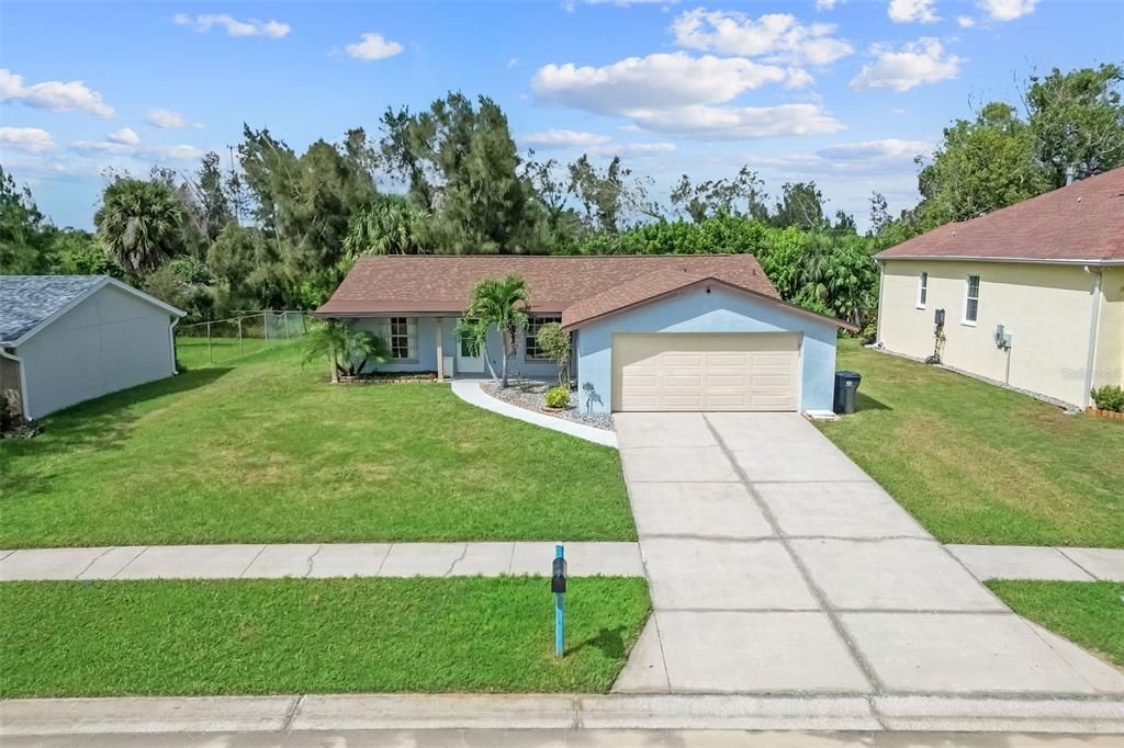 Active With Contract: $274,900 (3 beds, 2 baths, 1337 Square Feet)