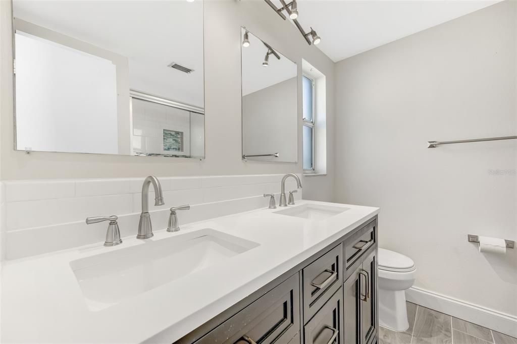 Active With Contract: $274,900 (3 beds, 2 baths, 1337 Square Feet)