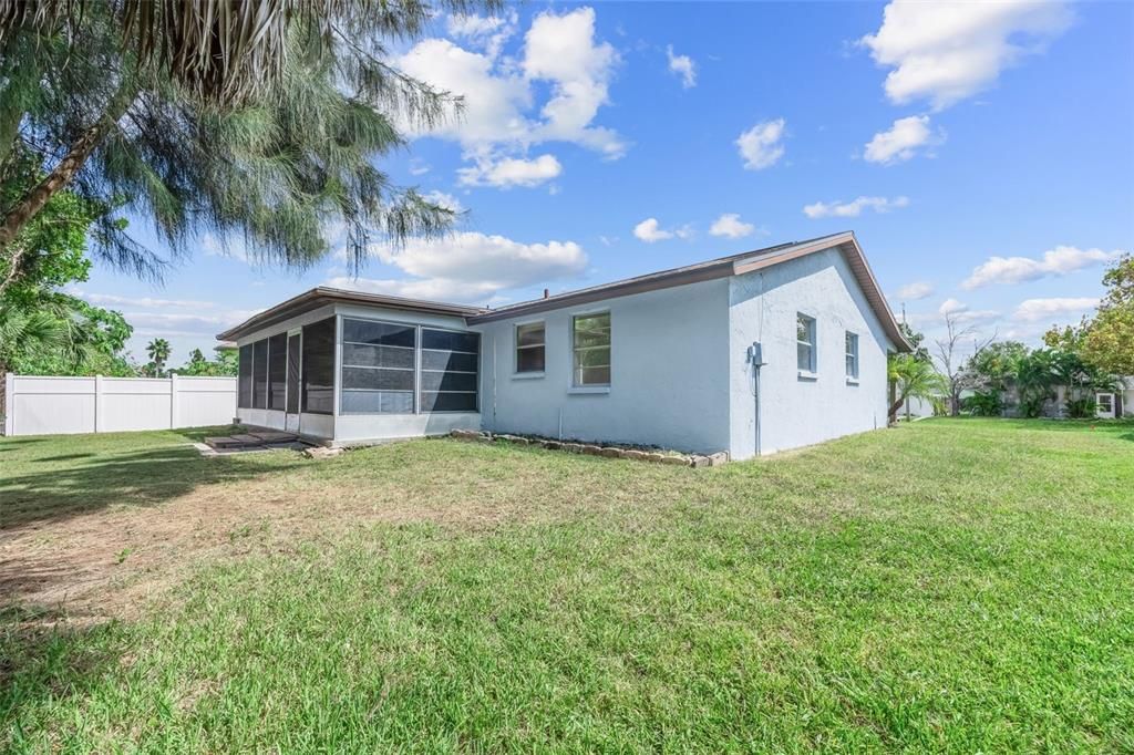 Active With Contract: $274,900 (3 beds, 2 baths, 1337 Square Feet)