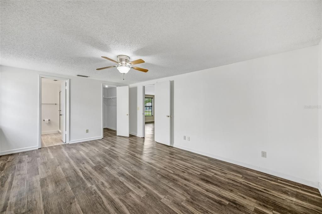 Active With Contract: $274,900 (3 beds, 2 baths, 1337 Square Feet)