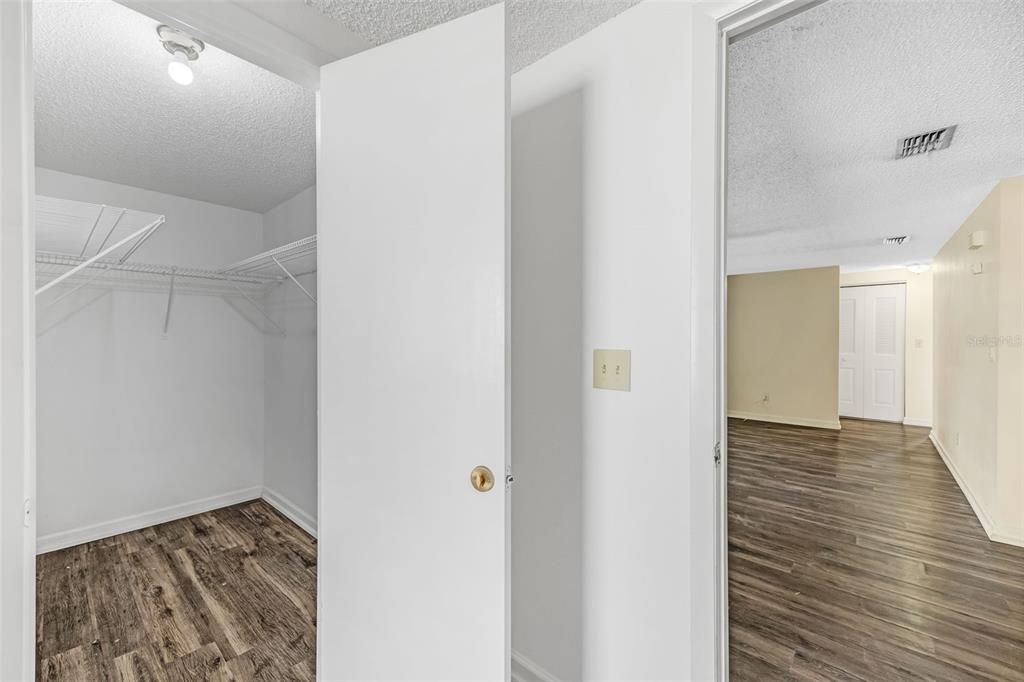 Active With Contract: $274,900 (3 beds, 2 baths, 1337 Square Feet)