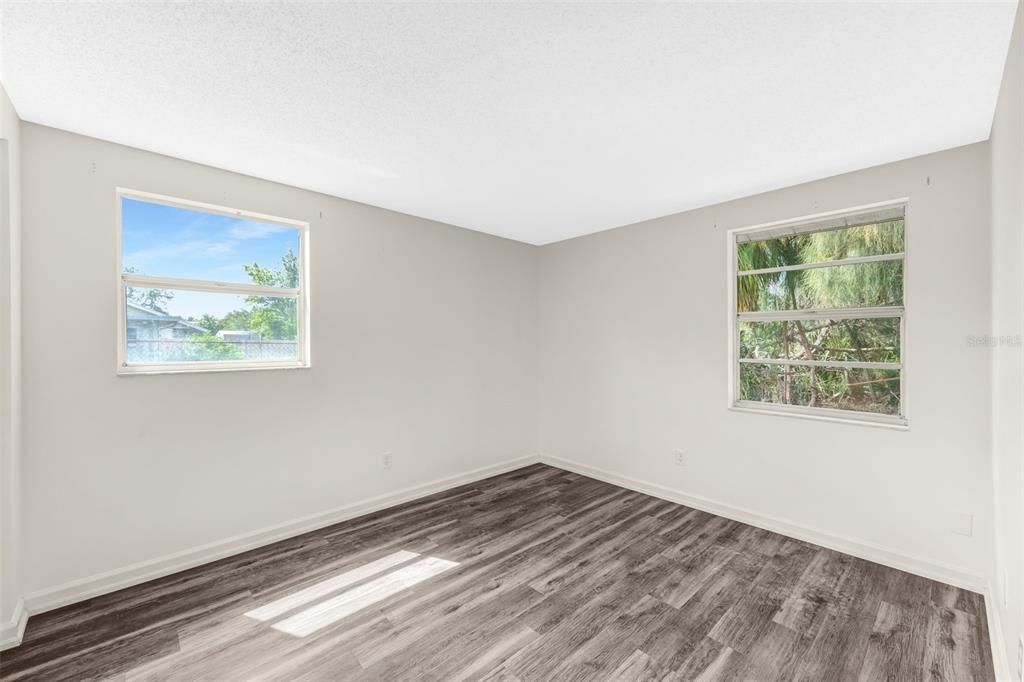 Active With Contract: $274,900 (3 beds, 2 baths, 1337 Square Feet)