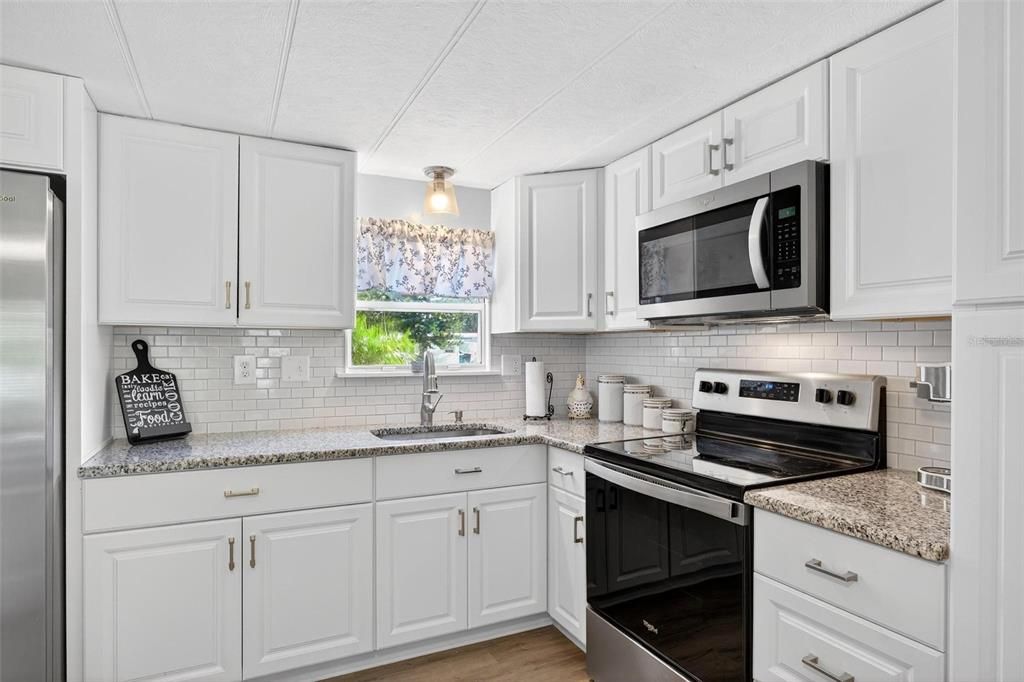 На продажу: $174,900 (2 спален, 2 ванн, 780 Квадратных фут)