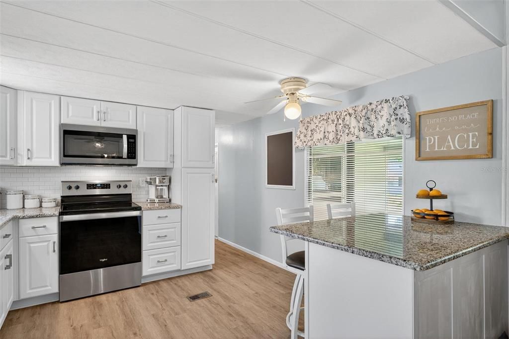 На продажу: $174,900 (2 спален, 2 ванн, 780 Квадратных фут)