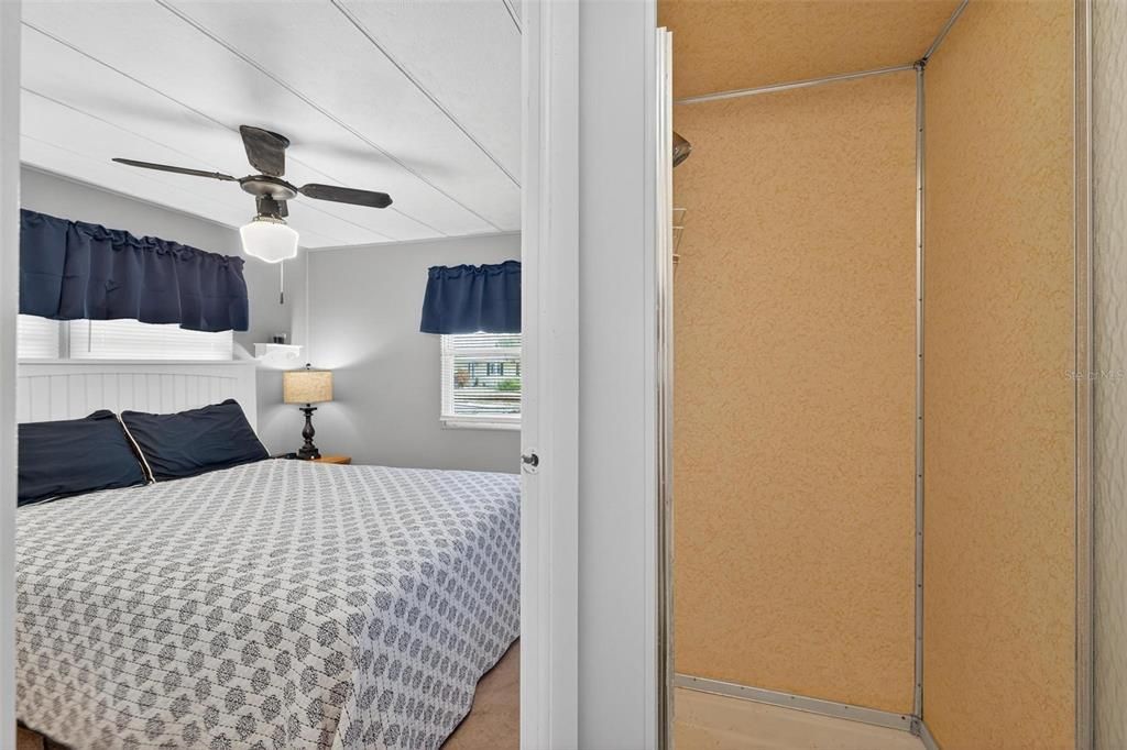 На продажу: $174,900 (2 спален, 2 ванн, 780 Квадратных фут)