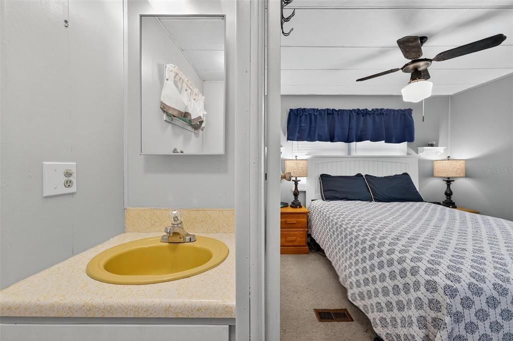 На продажу: $174,900 (2 спален, 2 ванн, 780 Квадратных фут)