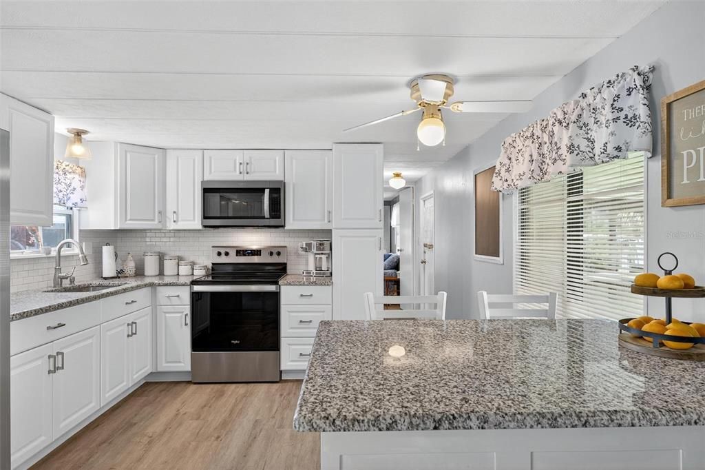 На продажу: $174,900 (2 спален, 2 ванн, 780 Квадратных фут)