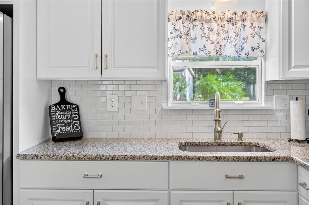 На продажу: $174,900 (2 спален, 2 ванн, 780 Квадратных фут)