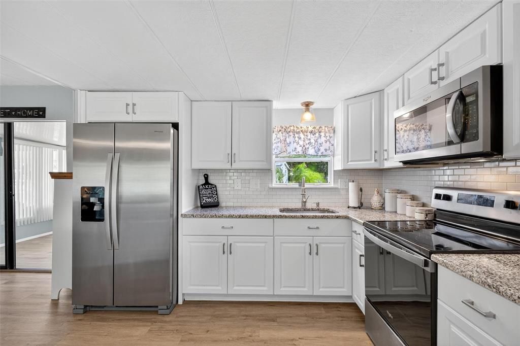 На продажу: $174,900 (2 спален, 2 ванн, 780 Квадратных фут)