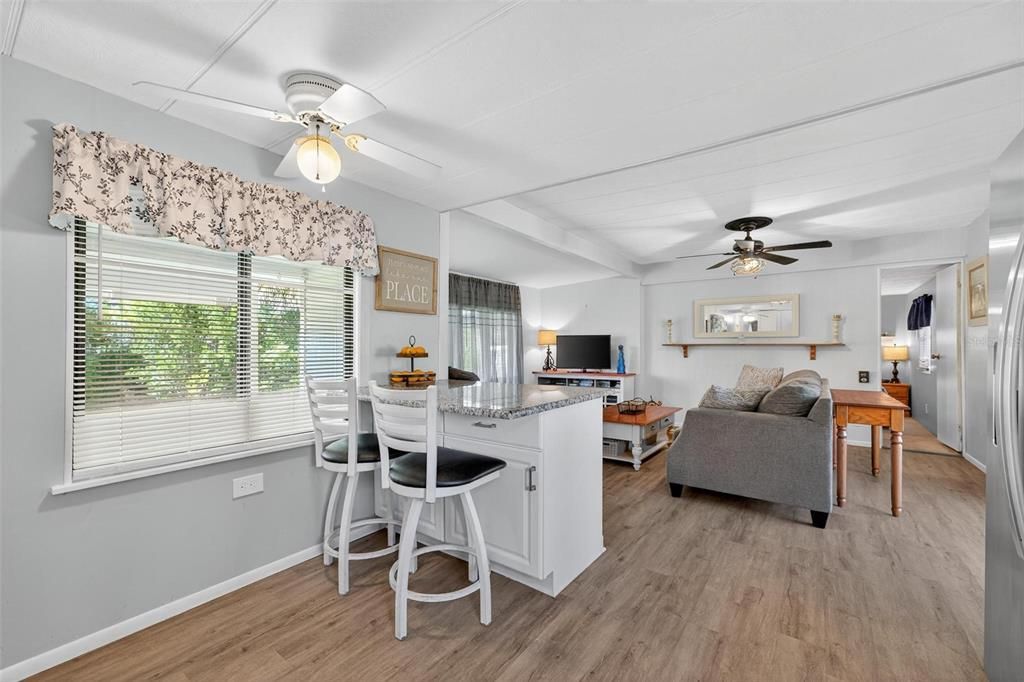 На продажу: $174,900 (2 спален, 2 ванн, 780 Квадратных фут)