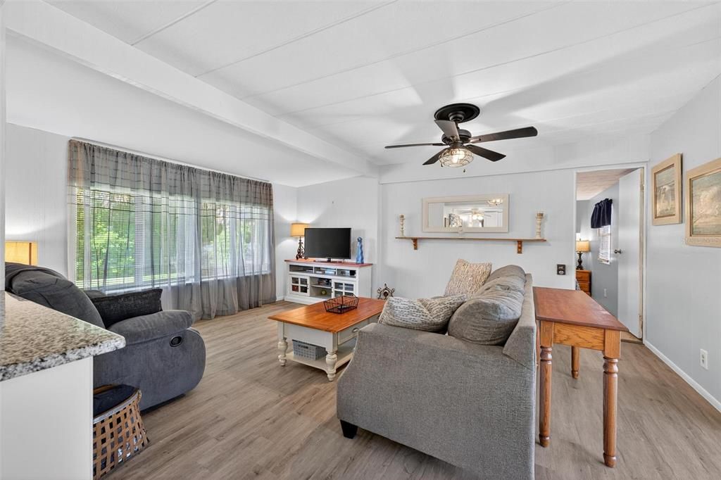 На продажу: $174,900 (2 спален, 2 ванн, 780 Квадратных фут)