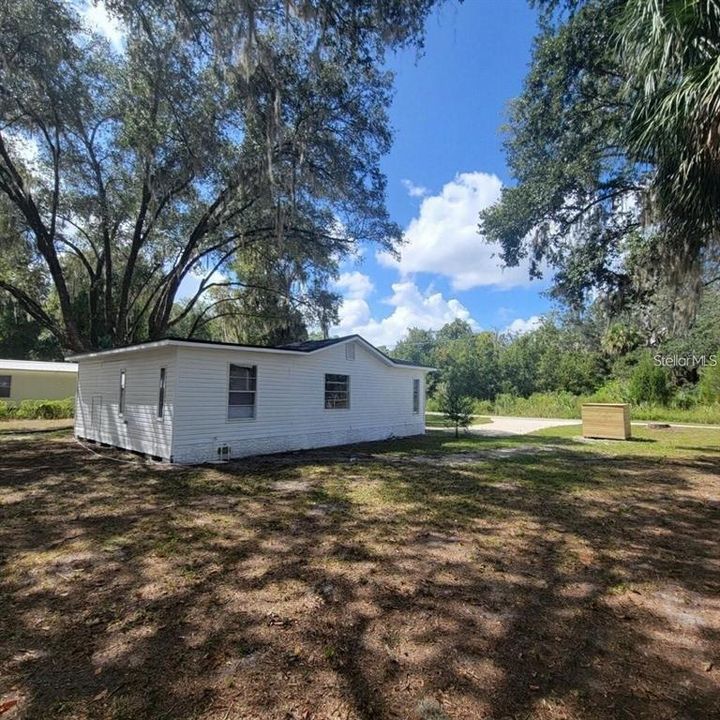 For Rent: $1,550 (3 beds, 1 baths, 988 Square Feet)