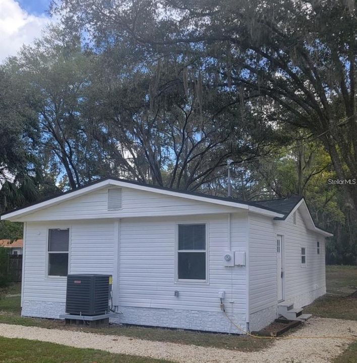 For Rent: $1,550 (3 beds, 1 baths, 988 Square Feet)