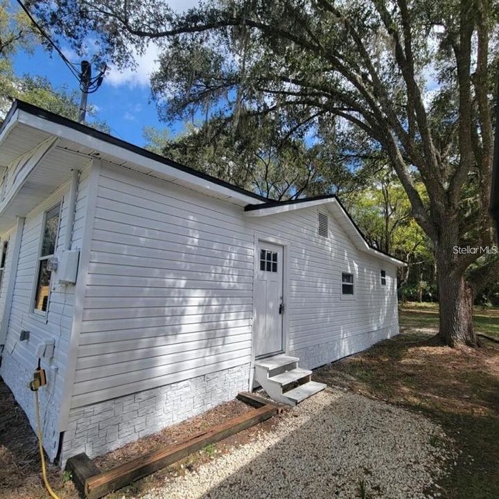 For Rent: $1,550 (3 beds, 1 baths, 988 Square Feet)