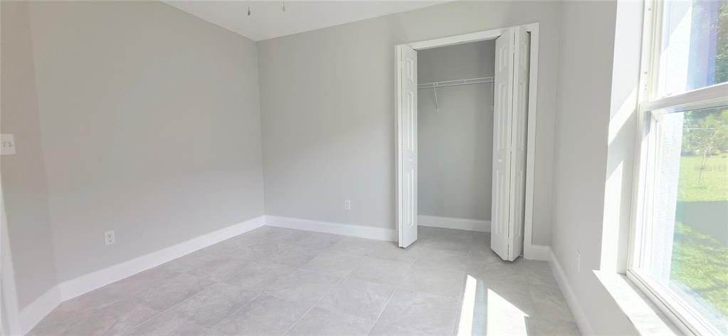 合同活跃: $364,000 (4 贝兹, 2 浴室, 1527 平方英尺)