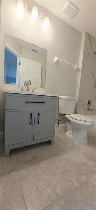 合同活跃: $364,000 (4 贝兹, 2 浴室, 1527 平方英尺)