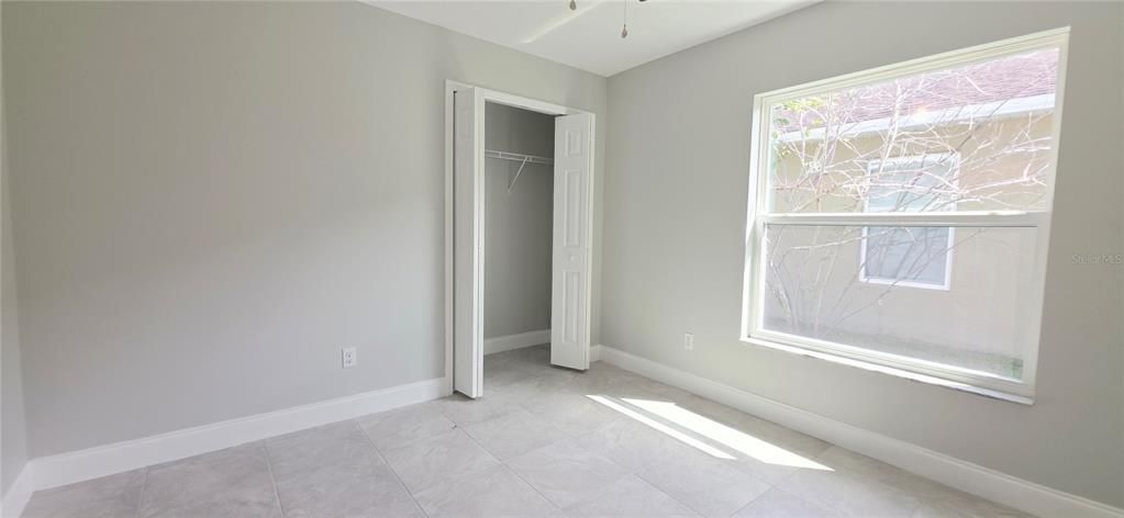 合同活跃: $364,000 (4 贝兹, 2 浴室, 1527 平方英尺)