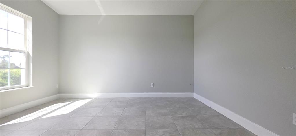 合同活跃: $364,000 (4 贝兹, 2 浴室, 1527 平方英尺)