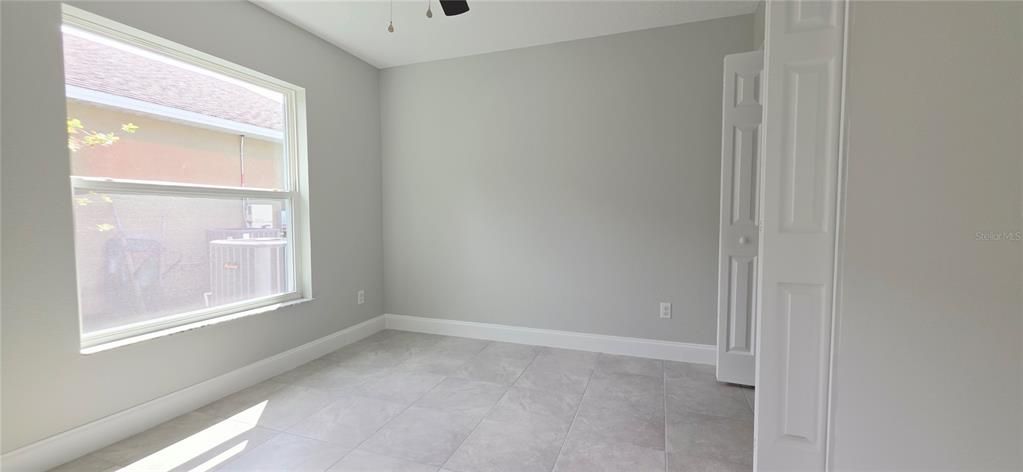 合同活跃: $364,000 (4 贝兹, 2 浴室, 1527 平方英尺)