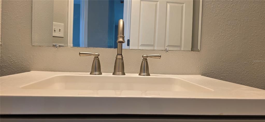 合同活跃: $364,000 (4 贝兹, 2 浴室, 1527 平方英尺)