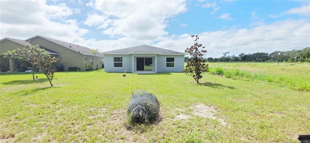 合同活跃: $364,000 (4 贝兹, 2 浴室, 1527 平方英尺)