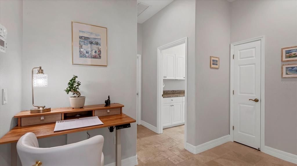 Под контрактом: $1,300,000 (3 спален, 3 ванн, 3097 Квадратных фут)