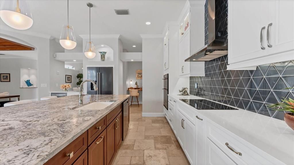 Под контрактом: $1,300,000 (3 спален, 3 ванн, 3097 Квадратных фут)