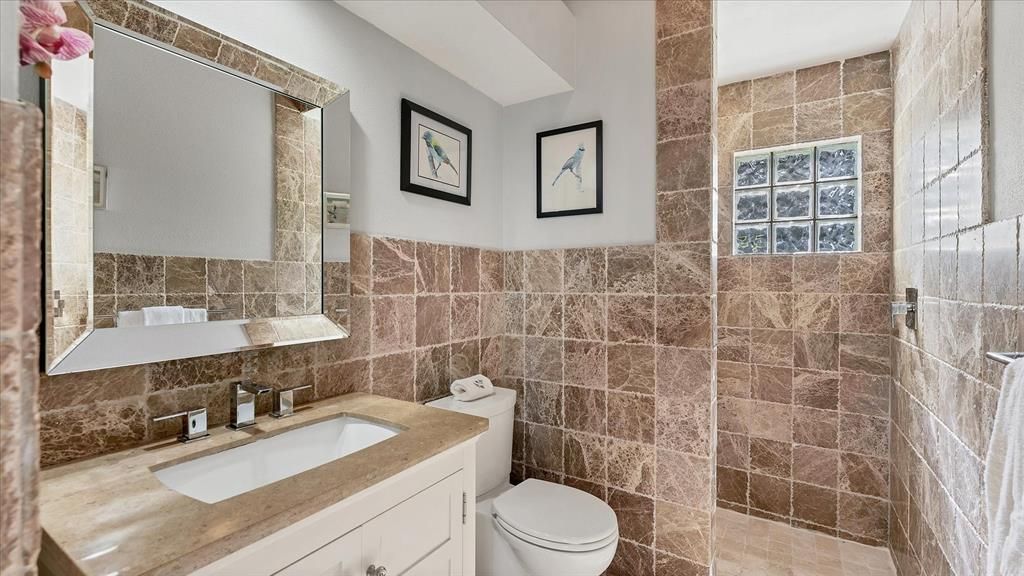 Под контрактом: $1,300,000 (3 спален, 3 ванн, 3097 Квадратных фут)